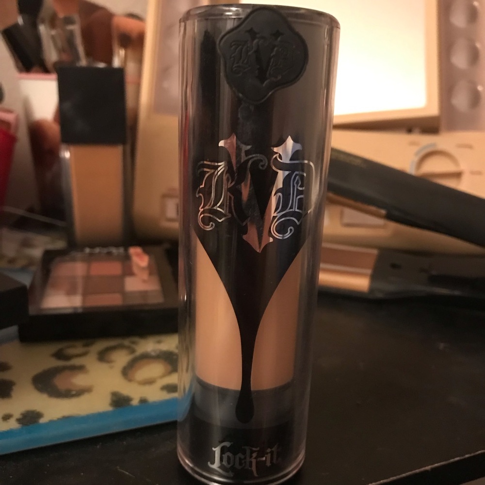 Kat von d lock it foundation